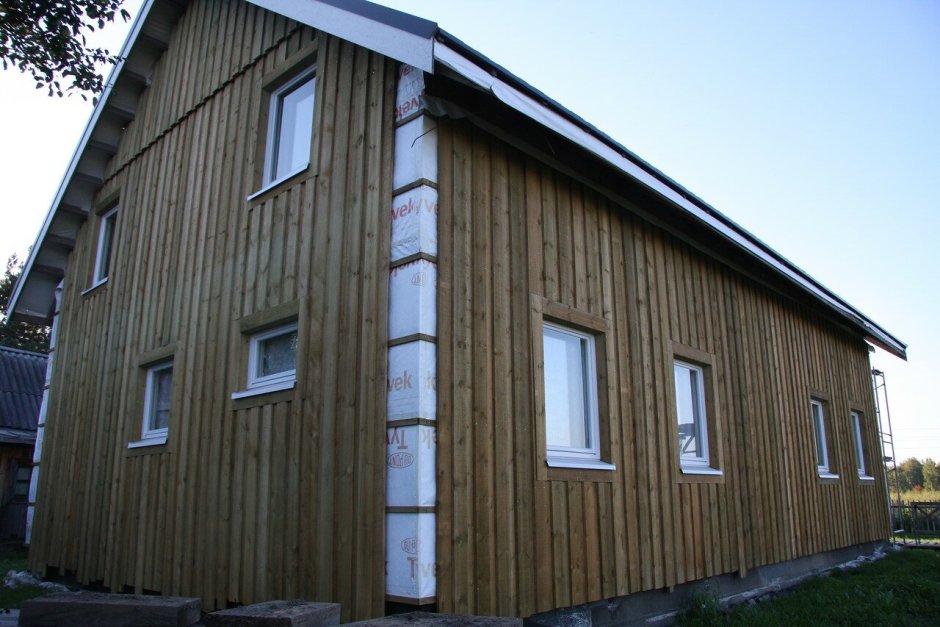 Вертикальная обшивка фасада