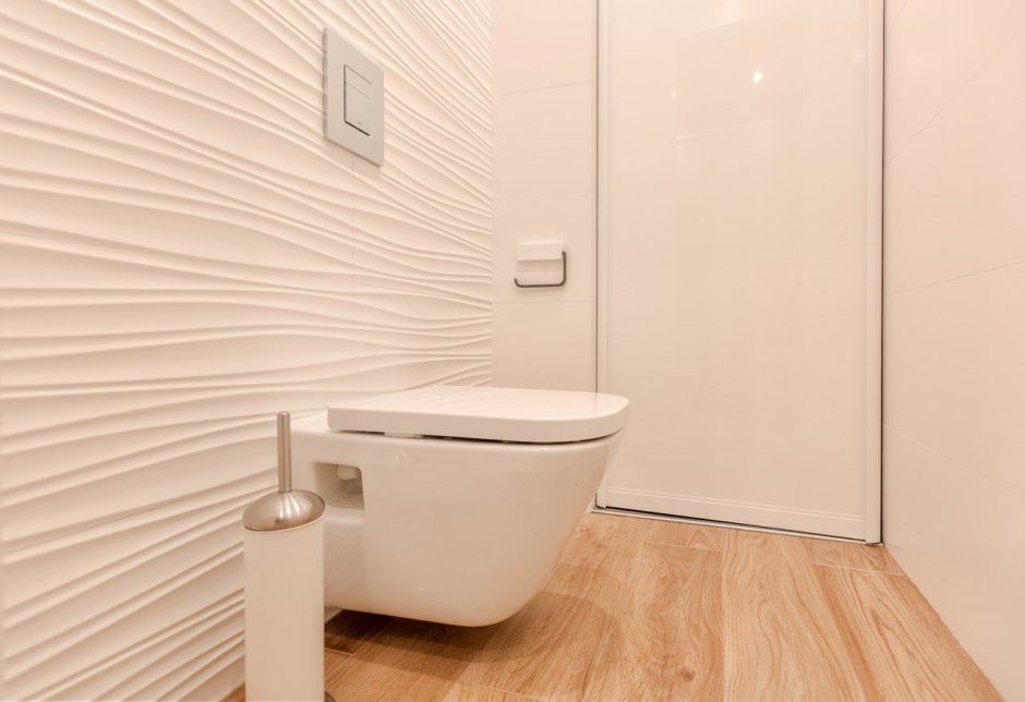 Декоративная штукатурка в туалете