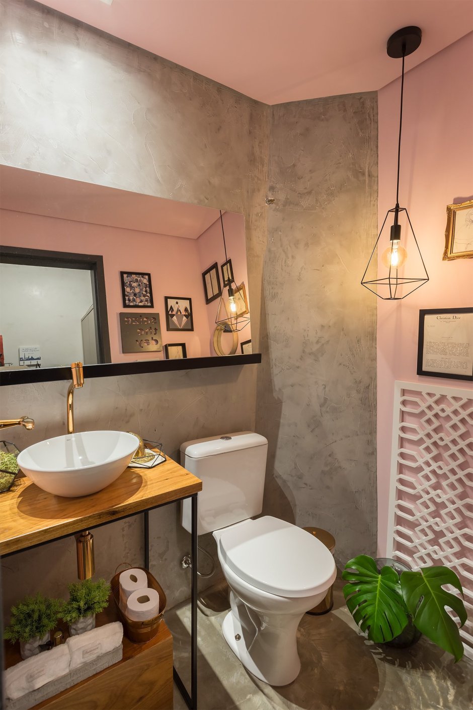 Интерьер туалета с декоративной штукатуркой