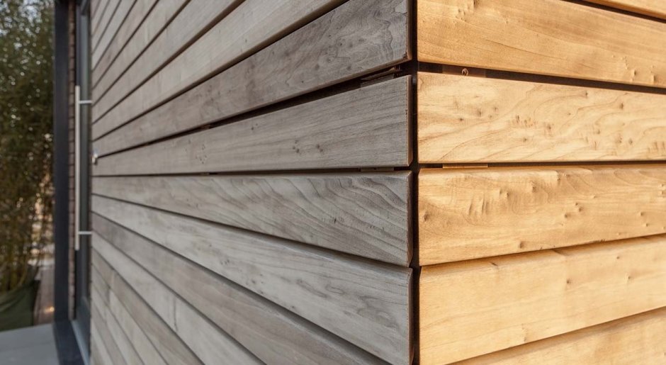 Фасад из строганной доски