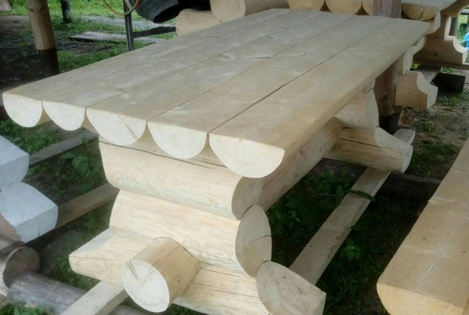 Круглый стол из бревна