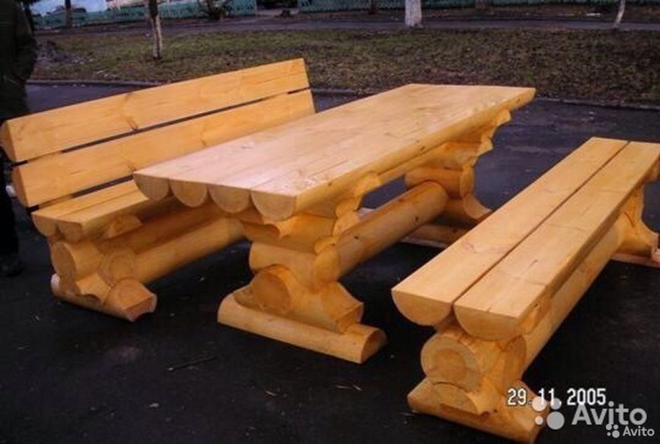 Стол и лавки из оцилиндрованного бревна