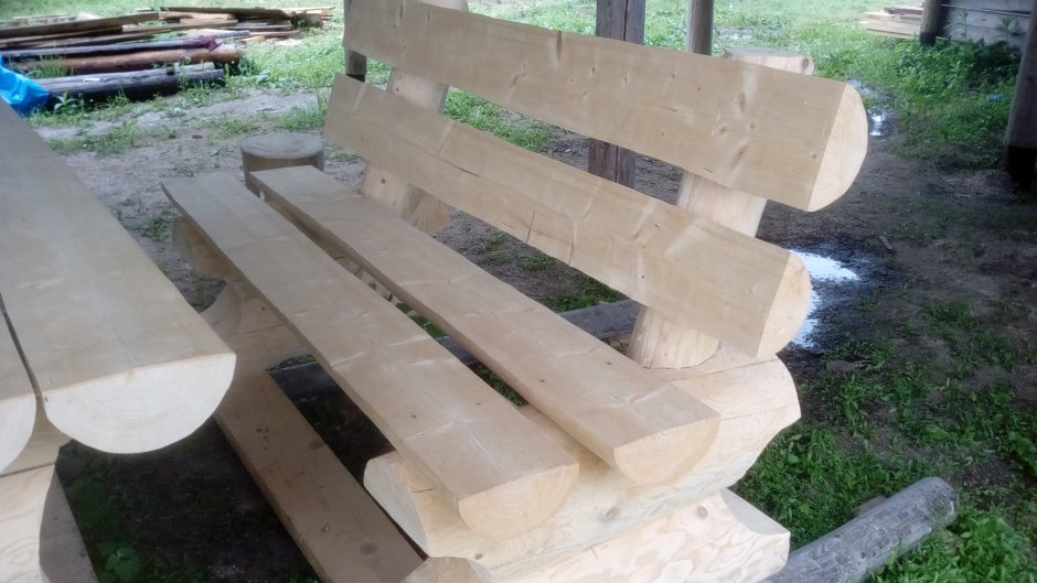 Скамейки из полубревен