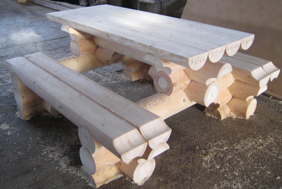 Стол из бревна