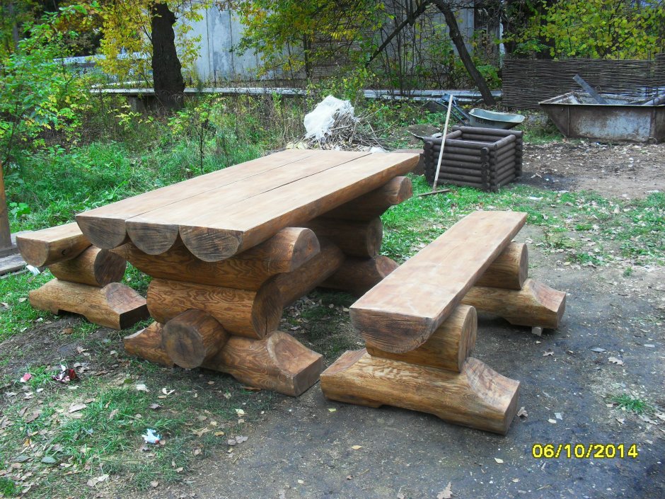 Скамейка из бревна