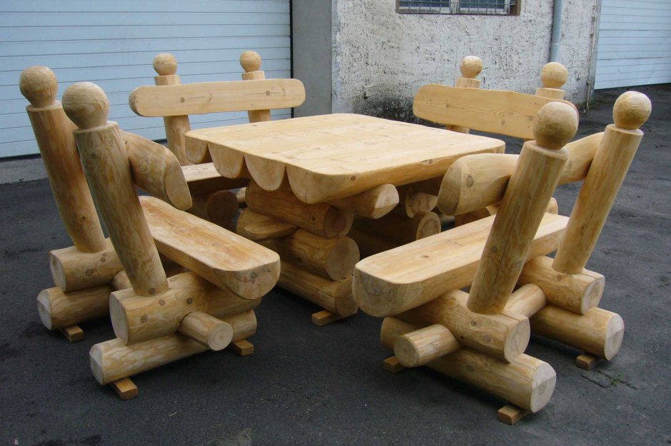 Стол из кругляка