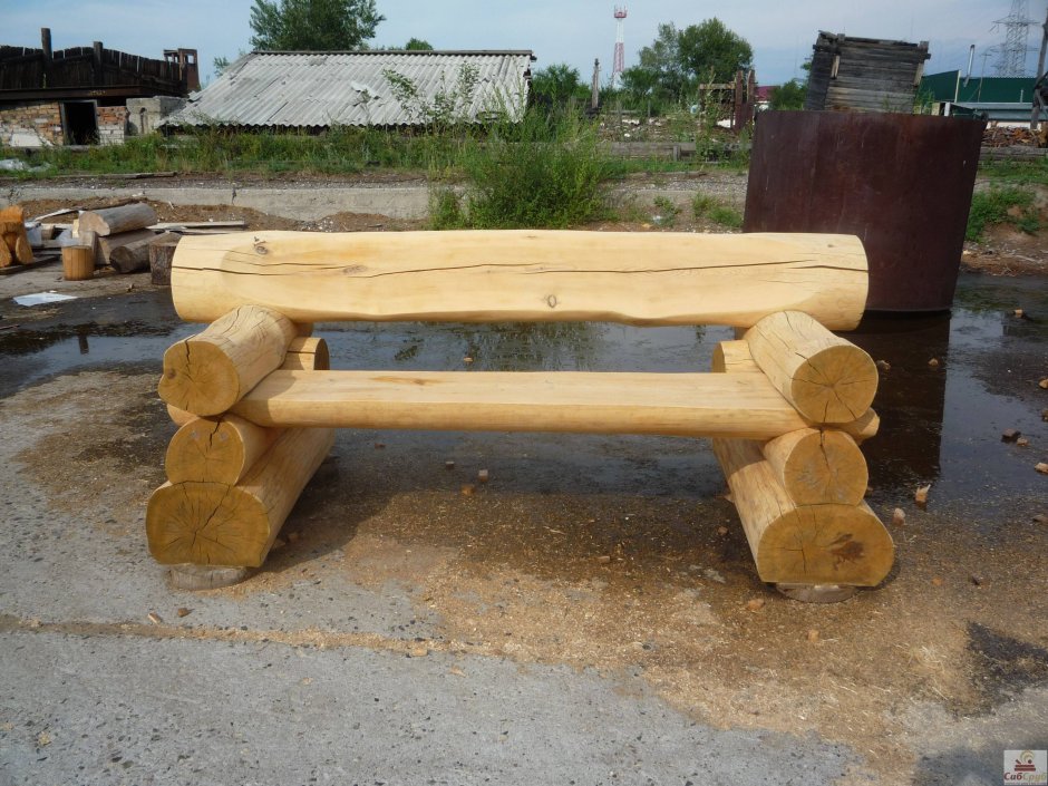 Скамейка из бревна