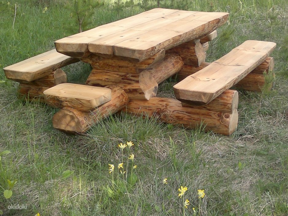 Стол из необрезной доски