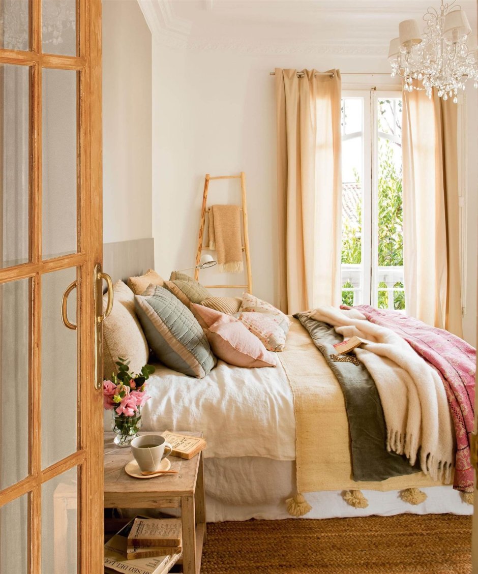 Уютный интерьер спальни