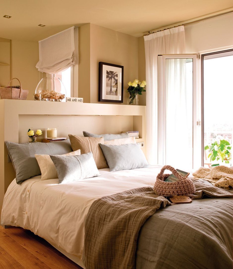 Спальня в теплых тонах