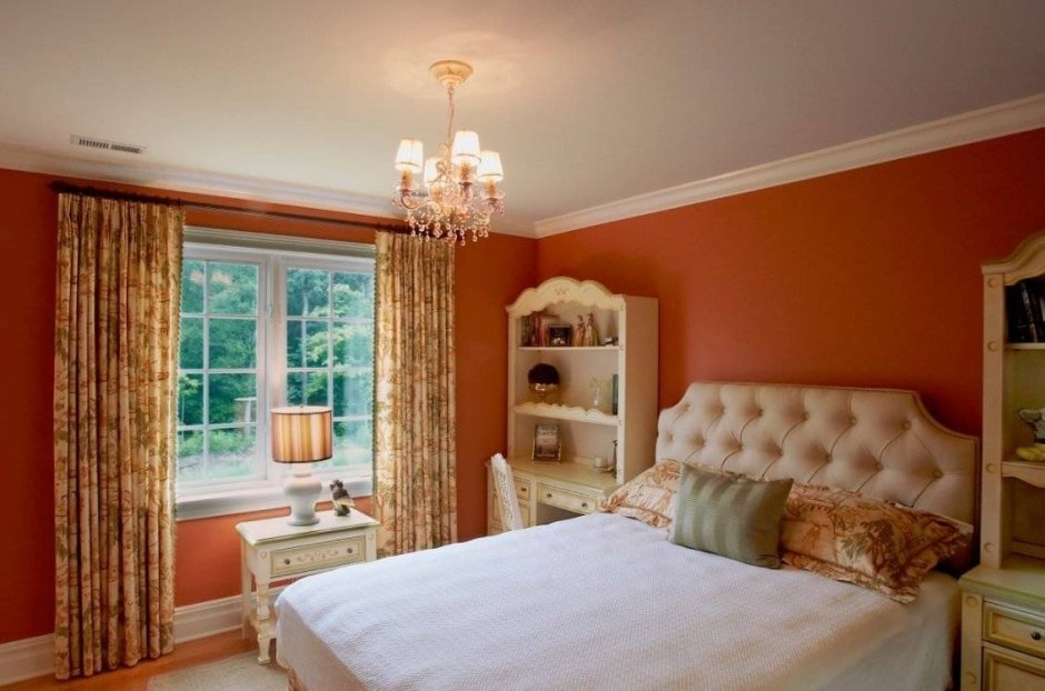 Спальня в персиковых тонах