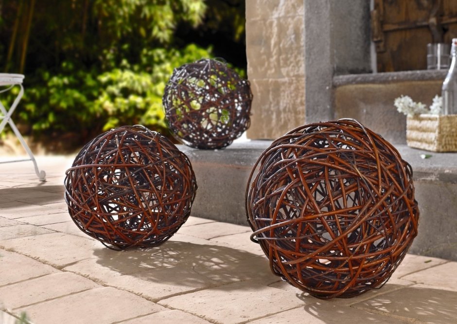 Шары из ротанга в интерьере