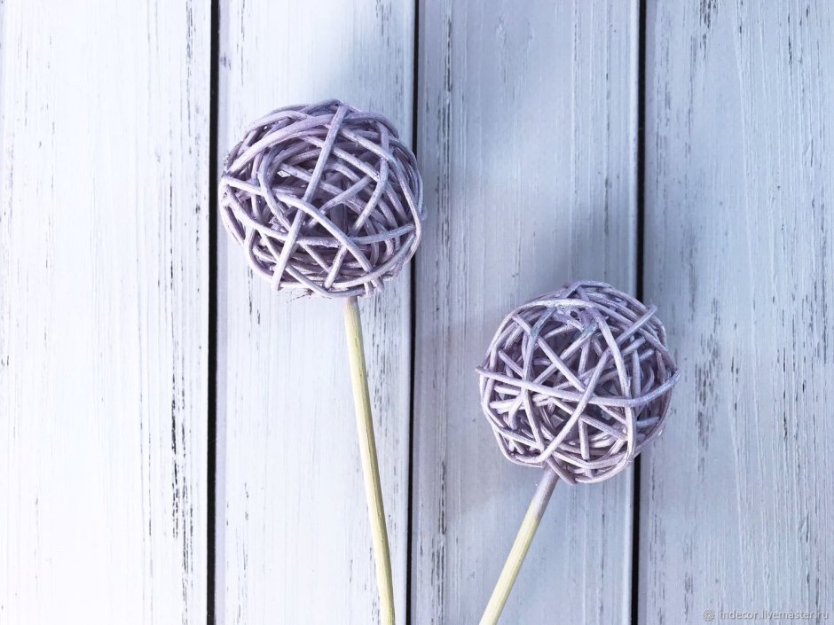 Декор с шарами из ротанга