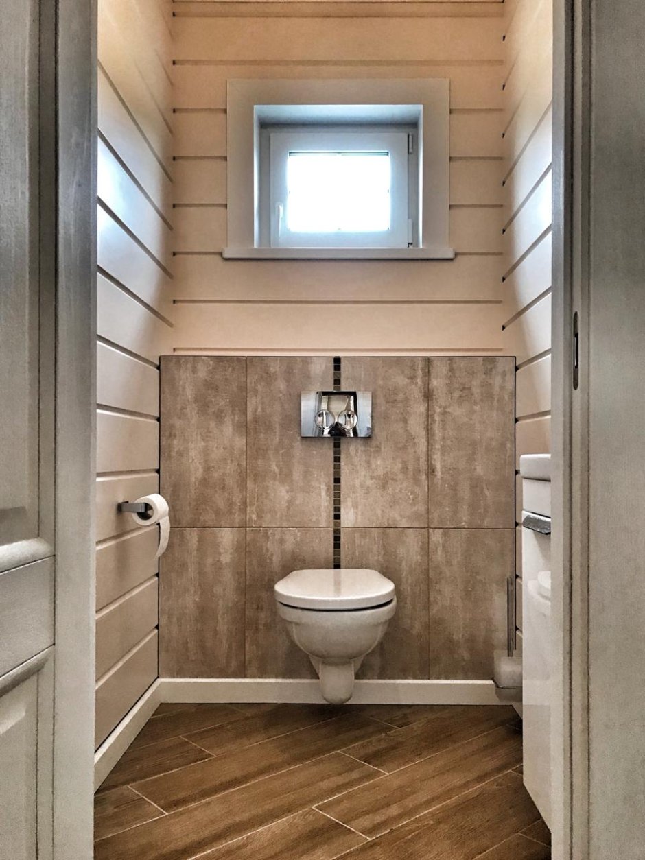 Туалет под лестницей