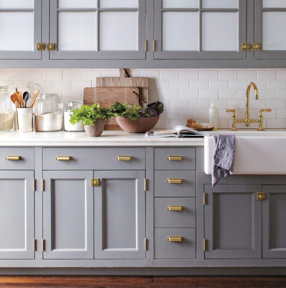 Кухня икеа Будбин белая с золотыми ручками