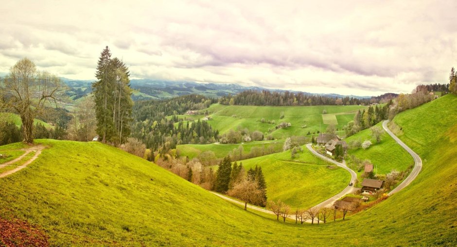 Вид на деревню с холма