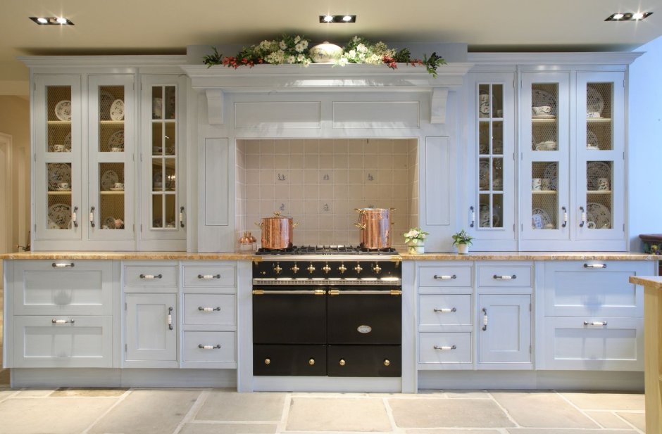 Кухонный гарнитур с филенками