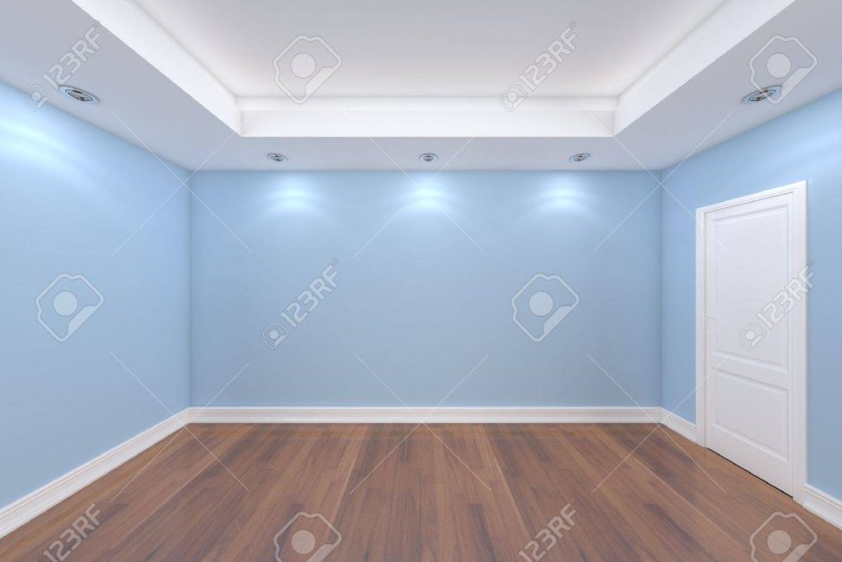 Пустая комната с голубыми стенами