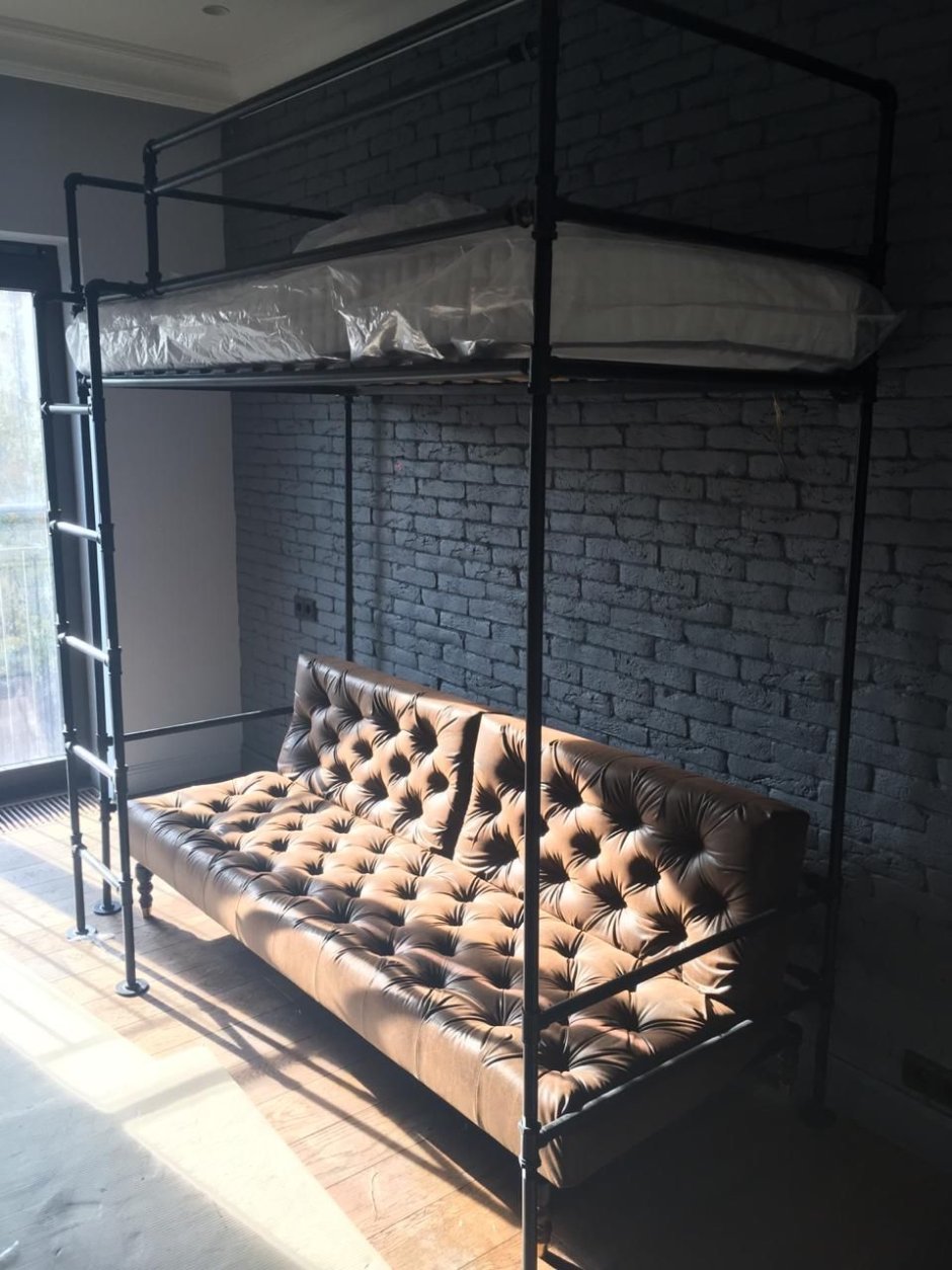 Кровать двухъярусная металлическая