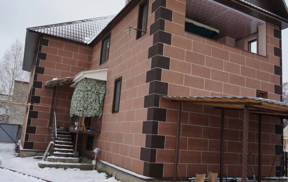 Отделочный кирпич для фасада серый