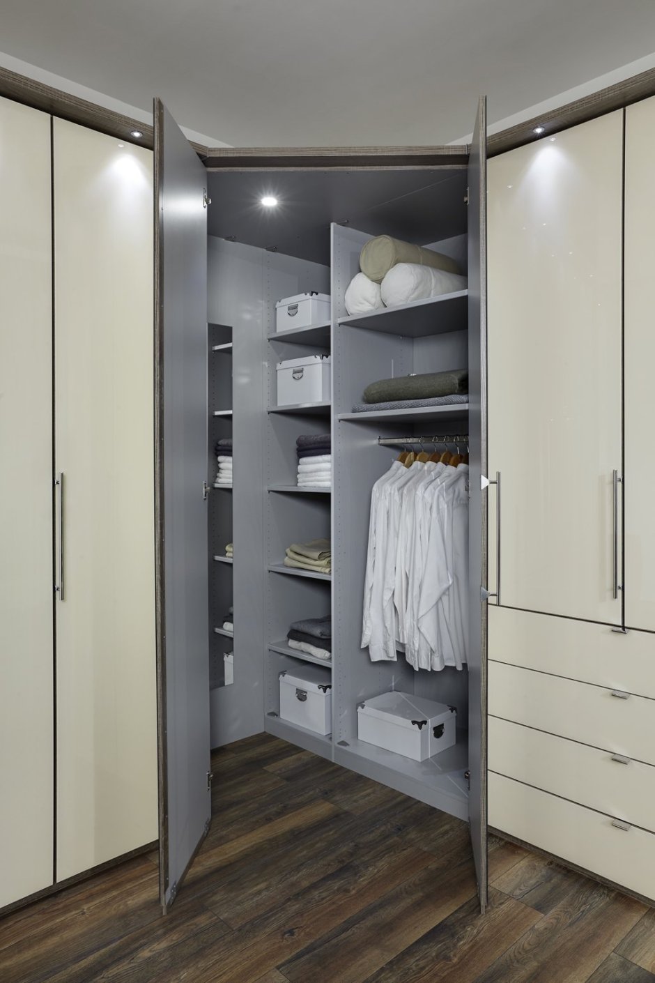 Гардеробная угловая встроенная