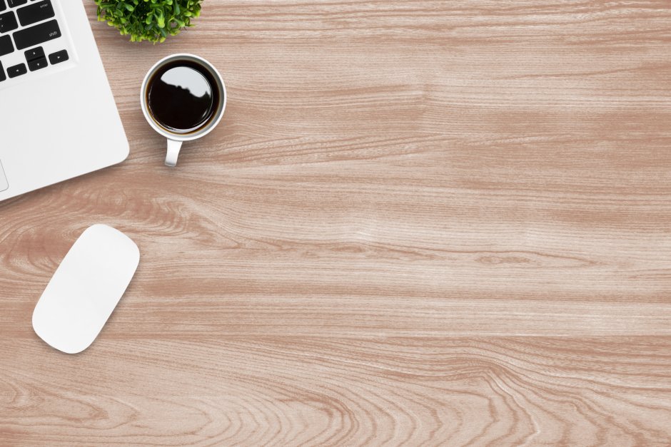 Светлый стол вид сверху