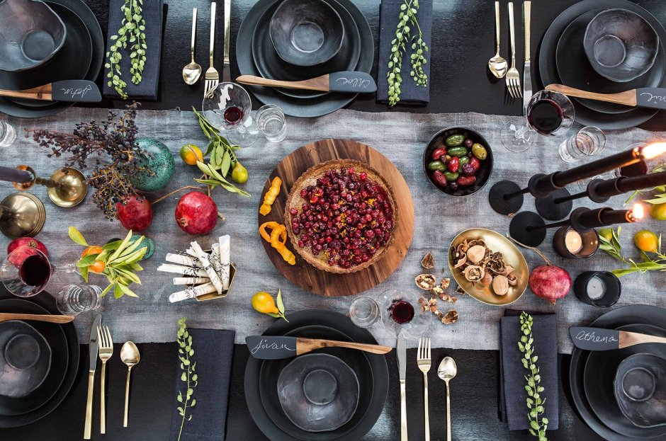 Праздничный стол вид сверху