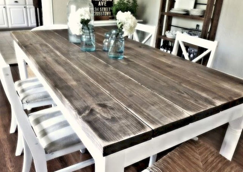 Кухонный стол из досок