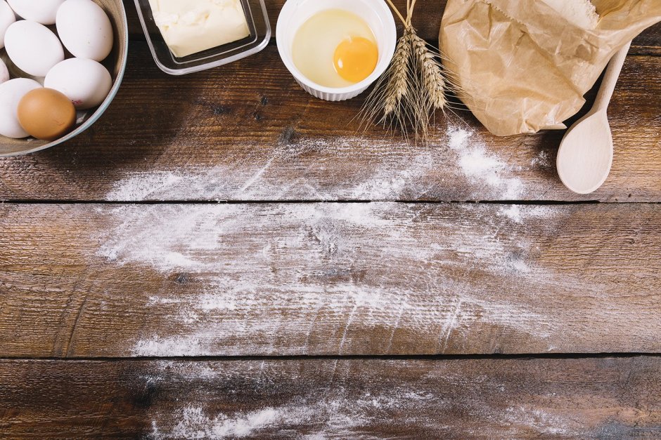 Деревянный фон с мукой