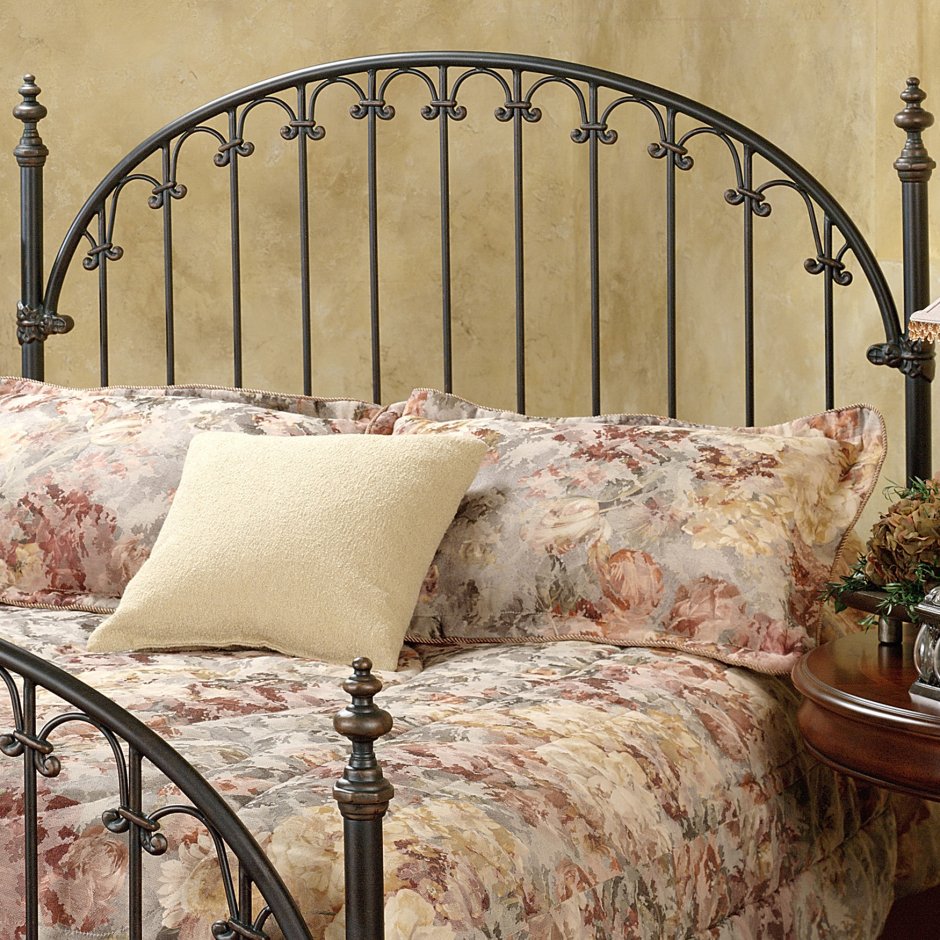 Металлические кровати в английском стиле