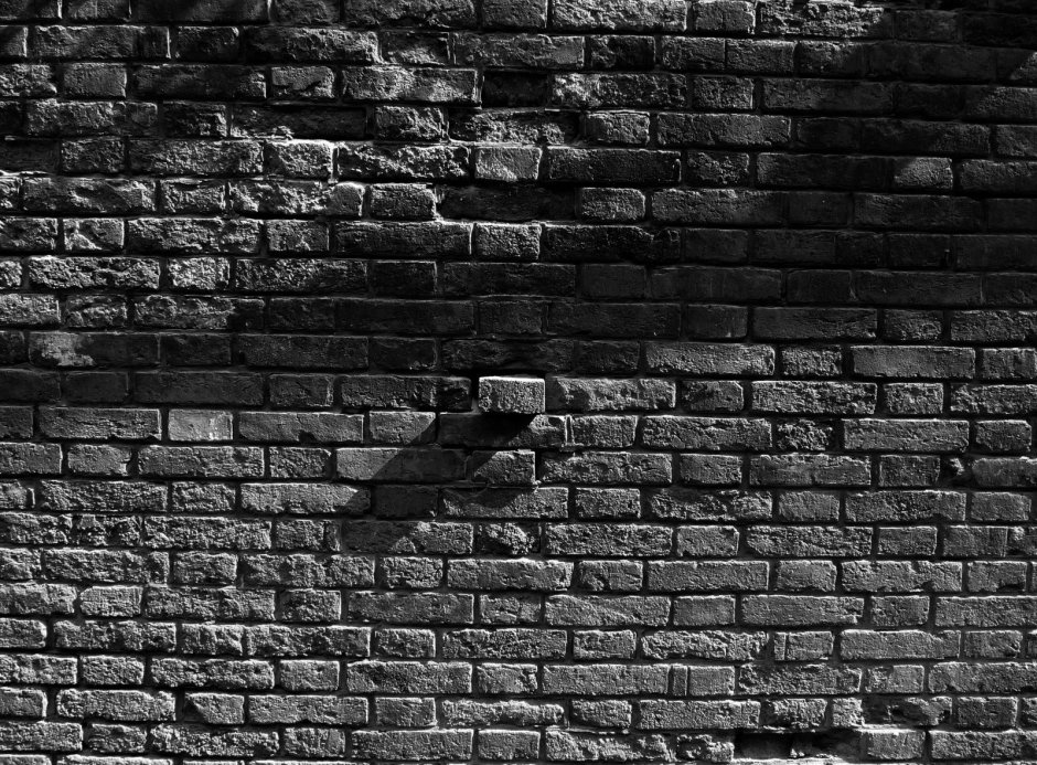 Мрачная кирпичная стена