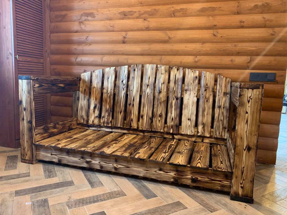 Деревянный диван для бани