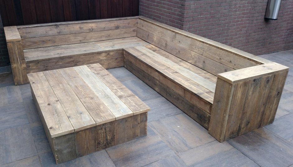 Угловая скамейка из брусков