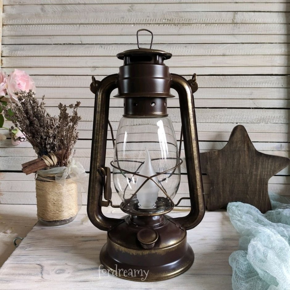 Настольная керосиновая лампа