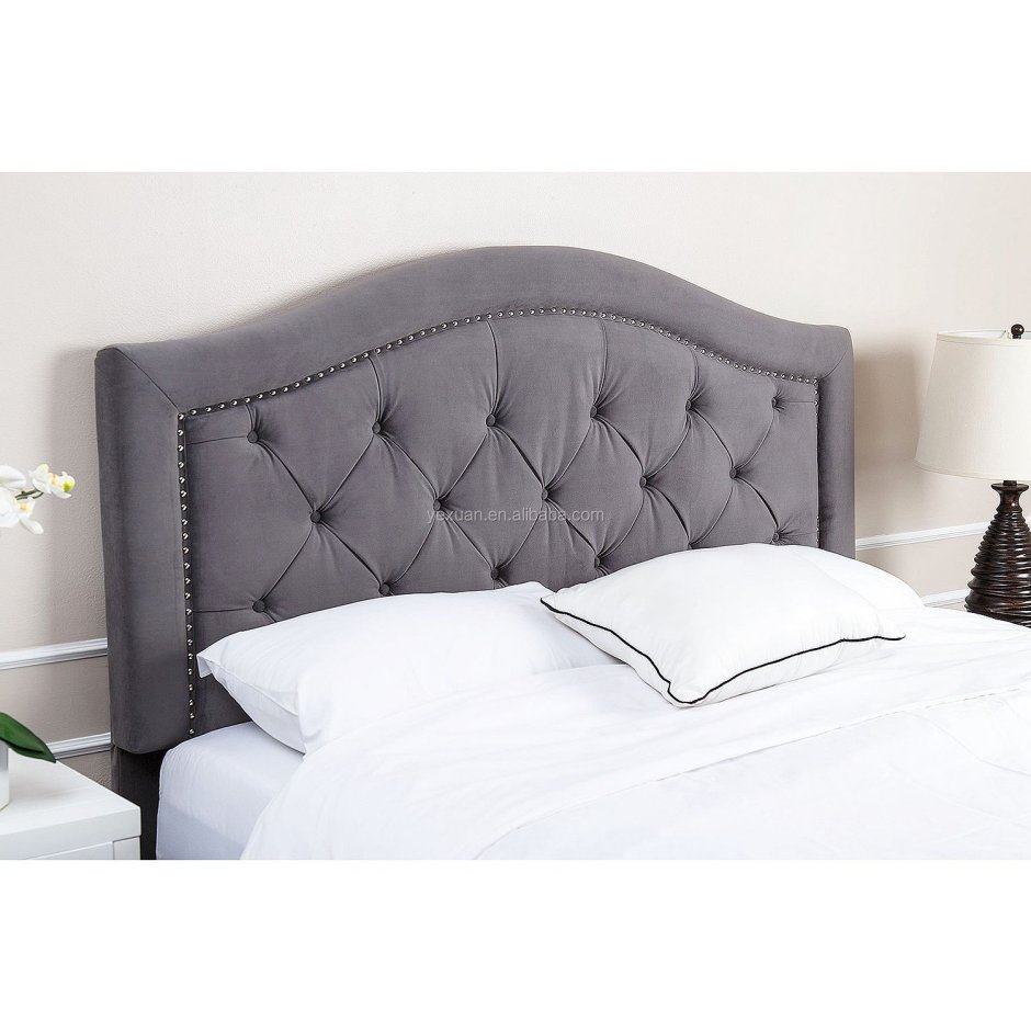 Кровать с мягким фигурным изголовьем