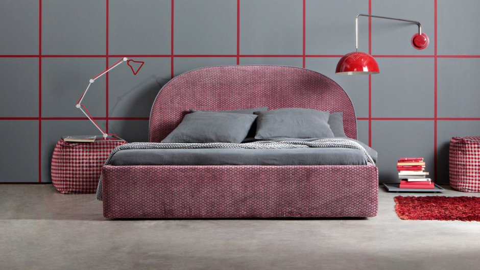 Кровать с овальным изголовьем