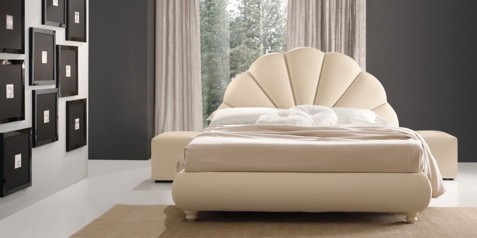 Кровать Кинг сайз с каретной стяжкой