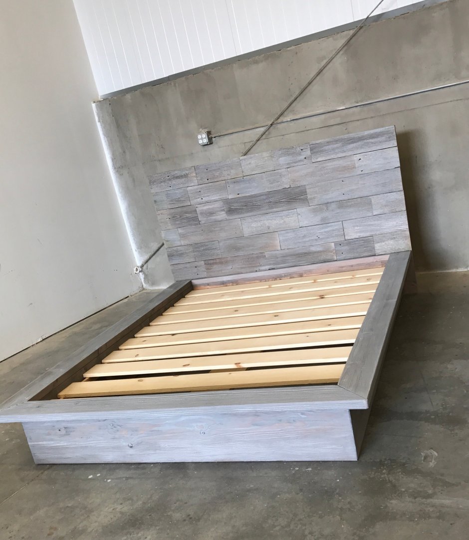 Парящая кровать из дерева