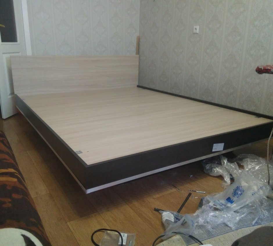 Парящая кровать из ЛДСП