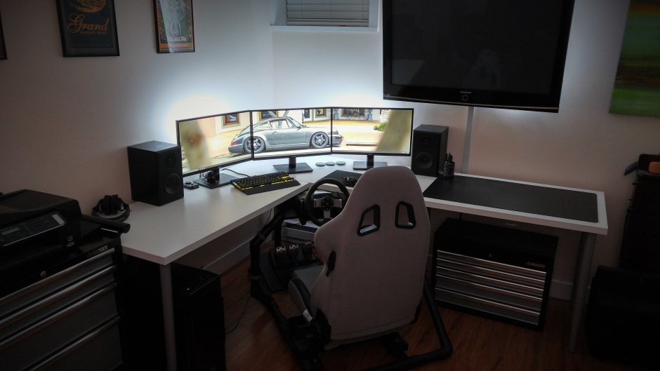 Компьютерный стол под 3 монитора