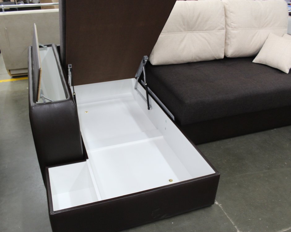 Диван с ящиками в подлокотниках