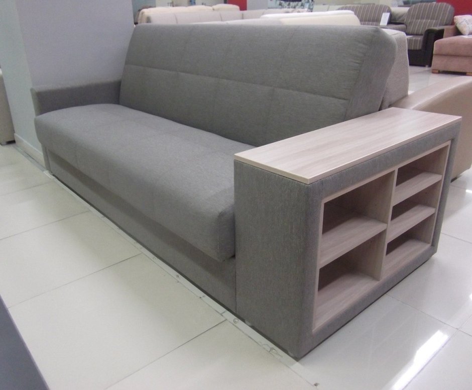 Угловой диван со столиком в углу