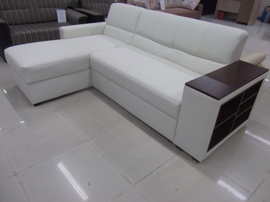 Диван угловой с функциональными подлокотниками