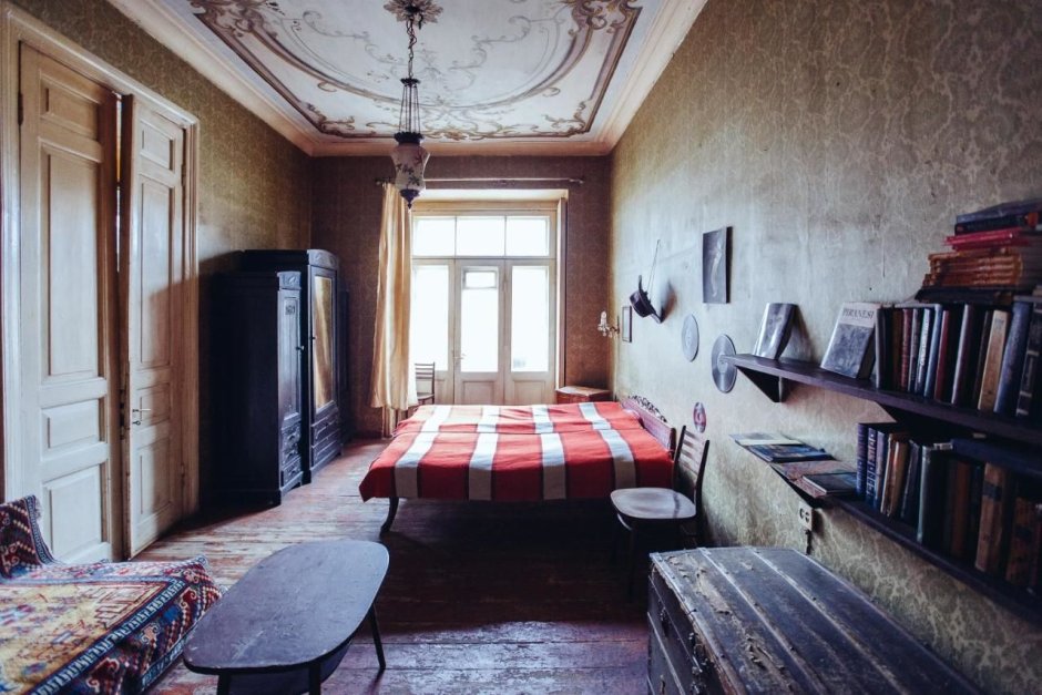 Комната в грузинском стиле