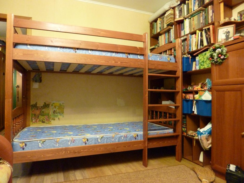 Двухъярусная кровать со столом