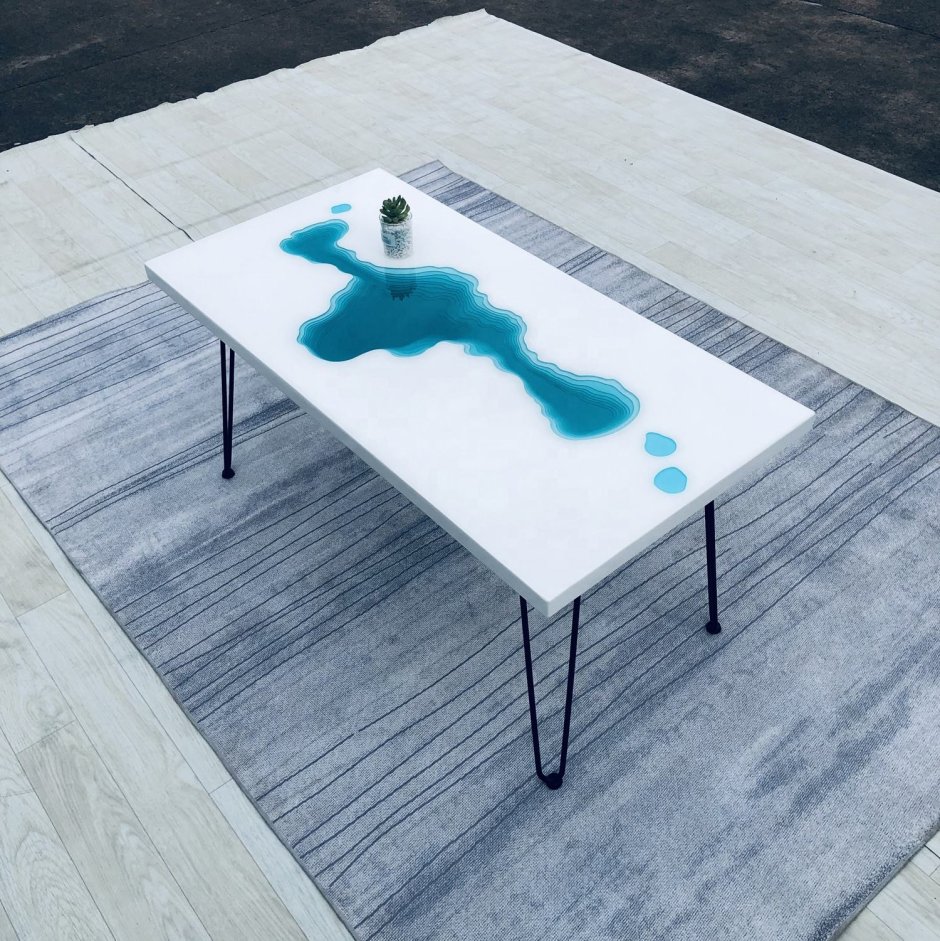 Стол слэб с белой эпоксидной смолой