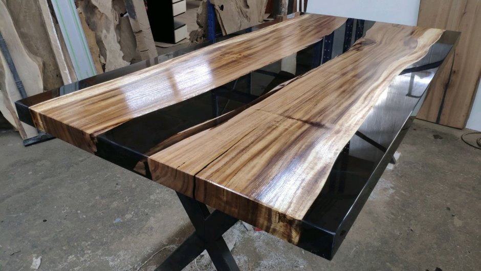 Круглый стол из эпоксидной смолы