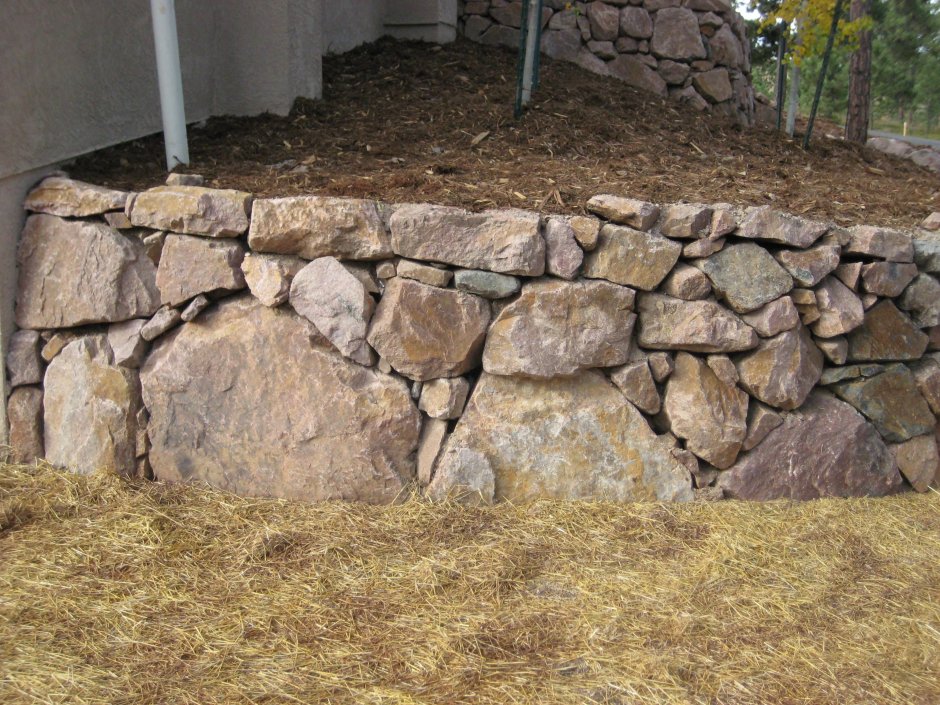 Бутовый камень подпорная стенка