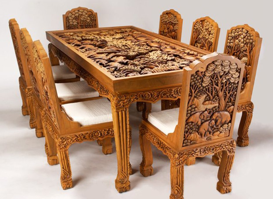Деревянный резной стол