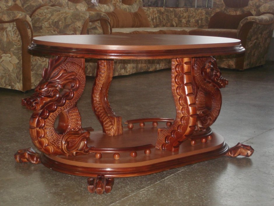 Резной столик